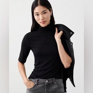 NWT Banana Republic Soft Luxe Tee 🖤